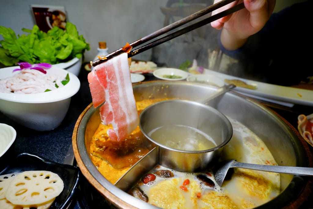 食記｜台北 小膳香成都麻辣火鍋 台北正宗四川麻辣火鍋推薦！今晚，誰來陪我喝花酒~
