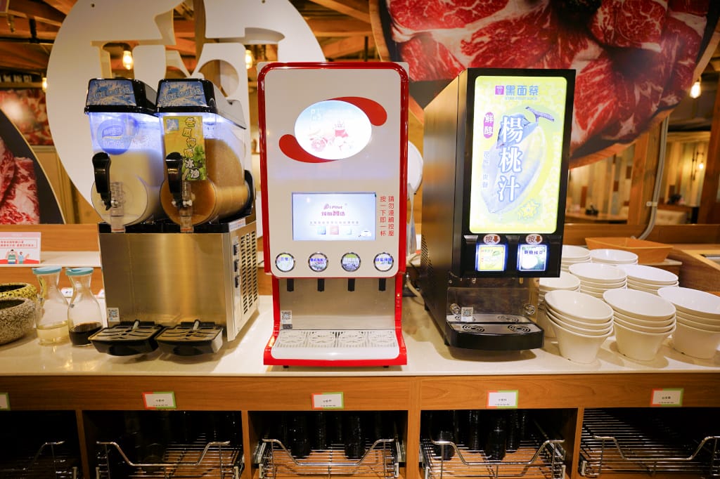 新北食記｜火鍋第一品牌「樂多多集團」旗下最狂排隊名店 肉多多火鍋來林口插旗（林口昕境店）肉多海鮮也多，還有吃到飽自助吧 林口美食火鍋推薦，肉多多進駐昕境廣場！