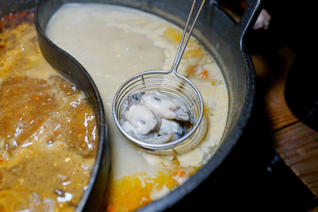 新北食記｜火鍋第一品牌「樂多多集團」旗下最狂排隊名店 肉多多火鍋來林口插旗（林口昕境店）肉多海鮮也多，還有吃到飽自助吧 林口美食火鍋推薦，肉多多進駐昕境廣場！