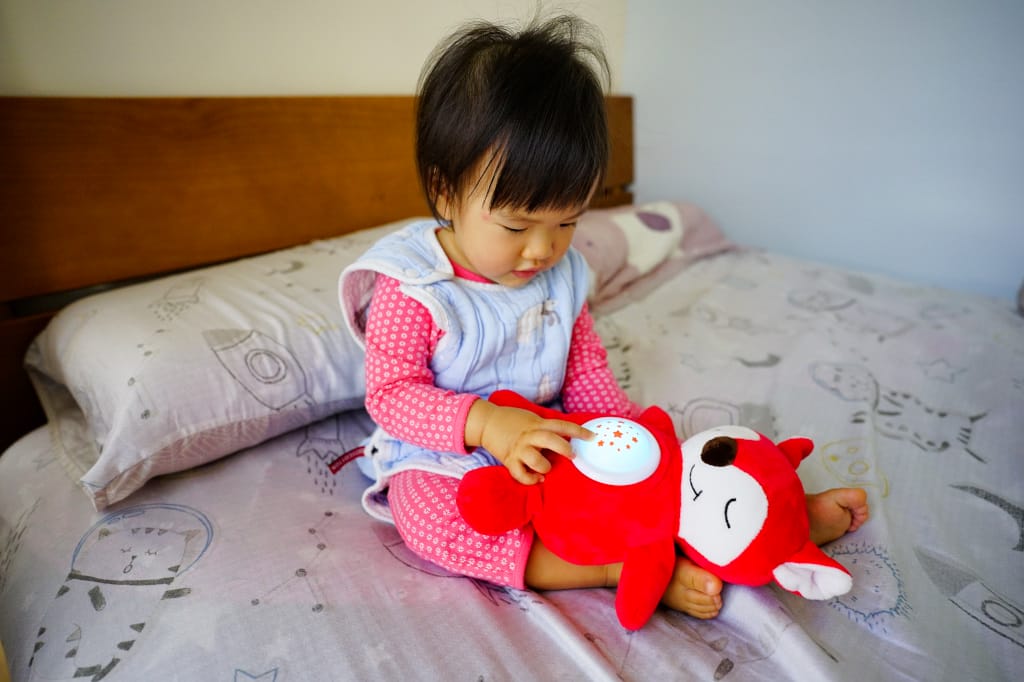 親子育兒｜培養寶寶獨立入睡的安撫玩偶 小鹿蔓蔓【JN.Toy】色溫燈音樂安撫娃娃