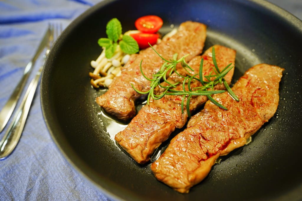 料理｜零失敗煎牛排秘訣 WMF Steak Profi牛排專用陶瓷平底煎鍋(不含PFOA) 一鍋在手，輕鬆端出五星級專業牛排料理！