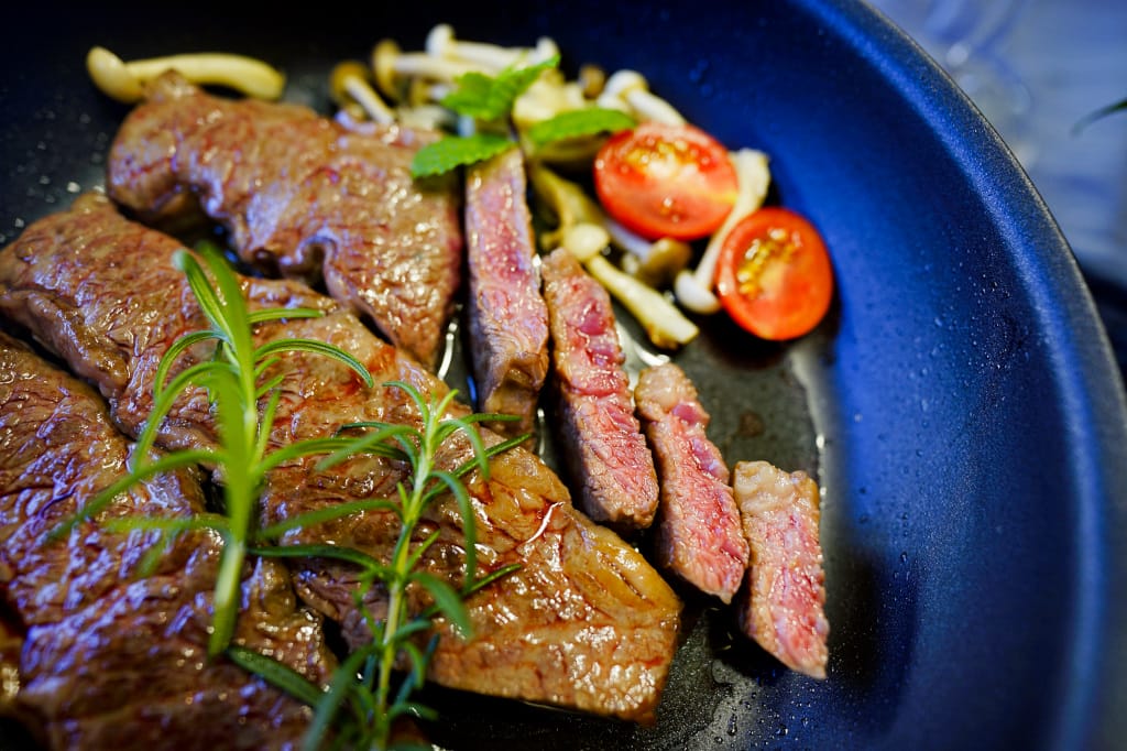 料理｜零失敗煎牛排秘訣 WMF Steak Profi牛排專用陶瓷平底煎鍋(不含PFOA) 一鍋在手，輕鬆端出五星級專業牛排料理！
