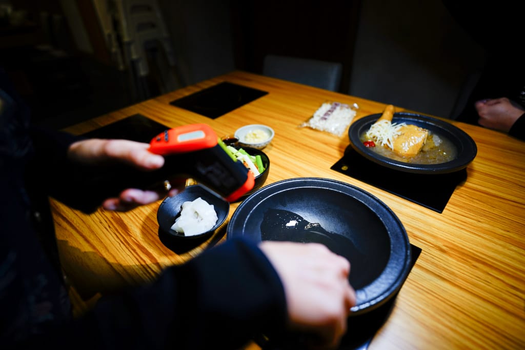 新北食記｜林口火鍋推薦！樂多多旗下排隊名店 狂一鍋新台式火鍋(林口昕境店) 台味創意火鍋、個人石頭火鍋 林口昕境廣場新選擇~