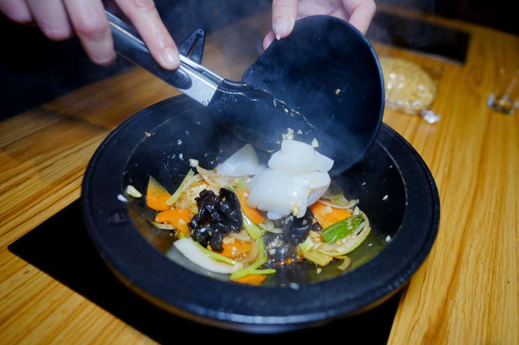 新北食記｜林口火鍋推薦！樂多多旗下排隊名店 狂一鍋新台式火鍋(林口昕境店) 台味創意火鍋、個人石頭火鍋 林口昕境廣場新選擇~