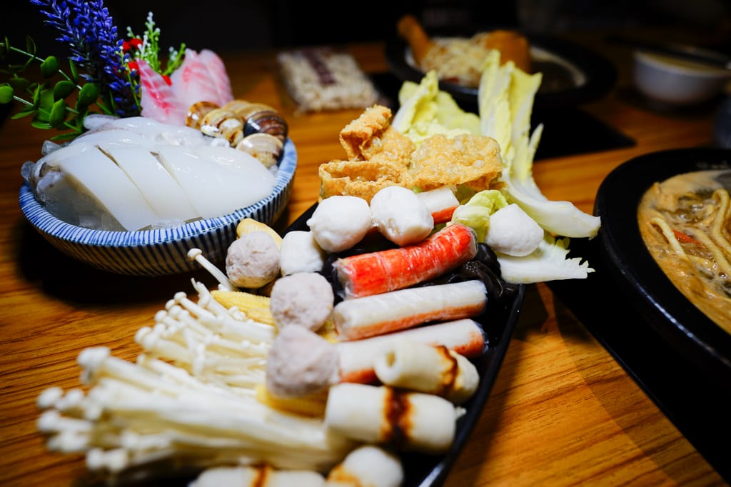 新北食記｜林口火鍋推薦！樂多多旗下排隊名店 狂一鍋新台式火鍋(林口昕境店) 台味創意火鍋、個人石頭火鍋 林口昕境廣場新選擇~