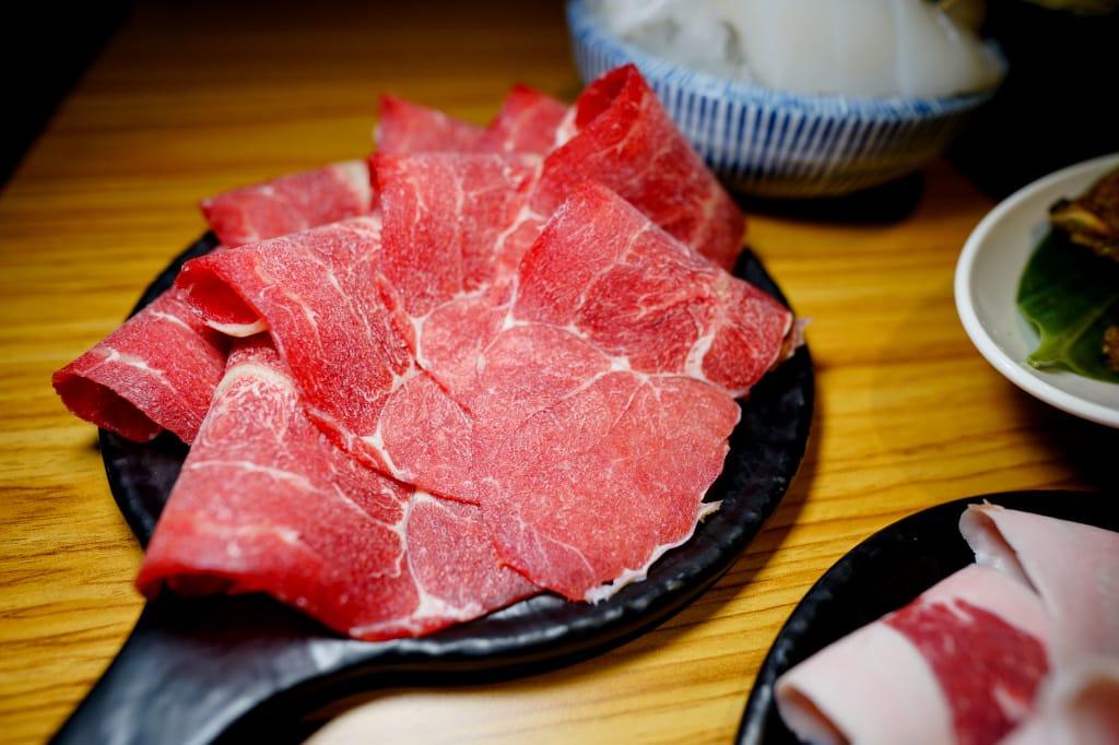 新北食記｜林口火鍋推薦！樂多多旗下排隊名店 狂一鍋新台式火鍋(林口昕境店) 台味創意火鍋、個人石頭火鍋 林口昕境廣場新選擇~