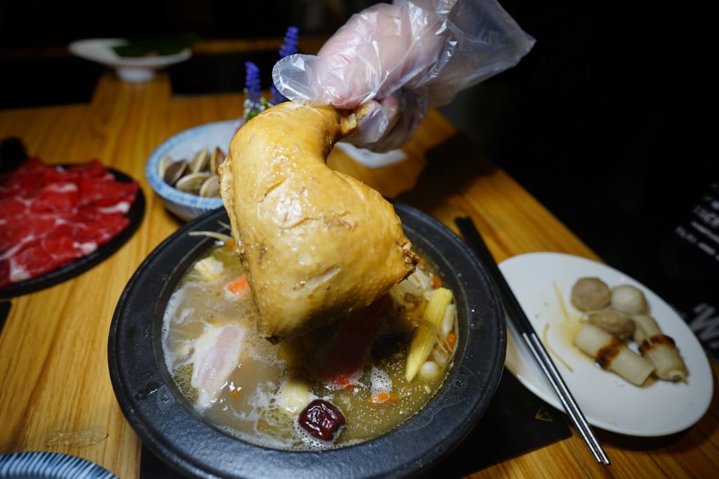 新北食記｜林口火鍋推薦！樂多多旗下排隊名店 狂一鍋新台式火鍋(林口昕境店) 台味創意火鍋、個人石頭火鍋 林口昕境廣場新選擇~
