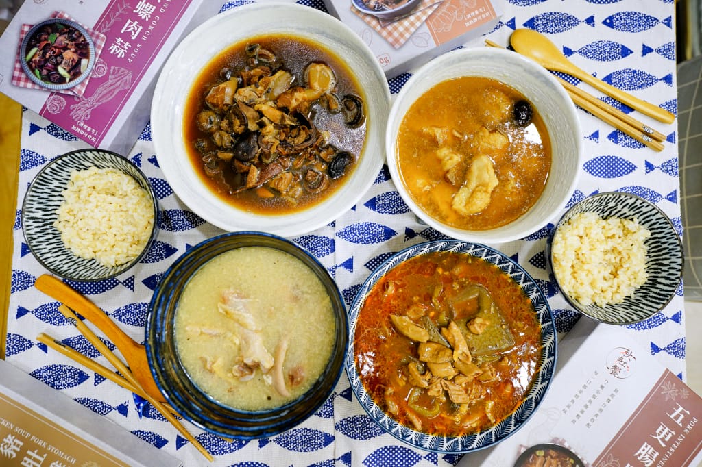 料理|秋紅饗-胡椒豬肚雞、魷魚螺肉蒜、五更腸旺、麻油猴頭菇 即時料理輕鬆上桌! - 第1張圖 料理|秋紅饗-胡椒豬肚雞、魷魚螺肉蒜、五更腸旺、麻油猴頭菇 即時料理輕鬆上桌!