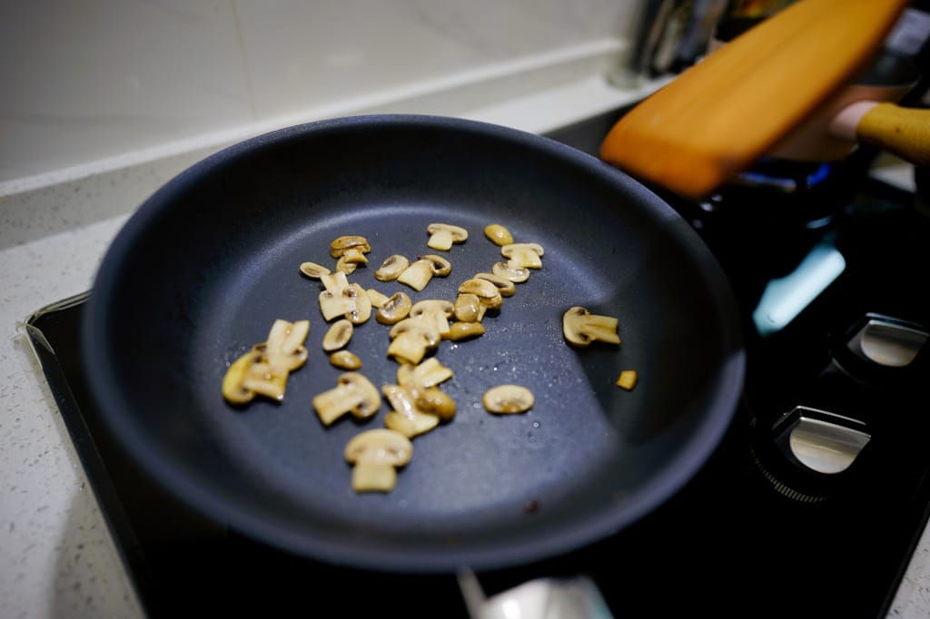 料理｜零失敗煎牛排秘訣 WMF Steak Profi牛排專用陶瓷平底煎鍋(不含PFOA) 一鍋在手，輕鬆端出五星級專業牛排料理！