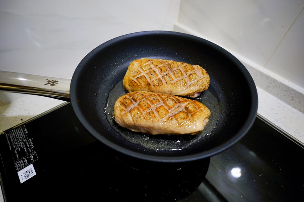 料理｜零失敗煎牛排秘訣 WMF Steak Profi牛排專用陶瓷平底煎鍋(不含PFOA) 一鍋在手，輕鬆端出五星級專業牛排料理！