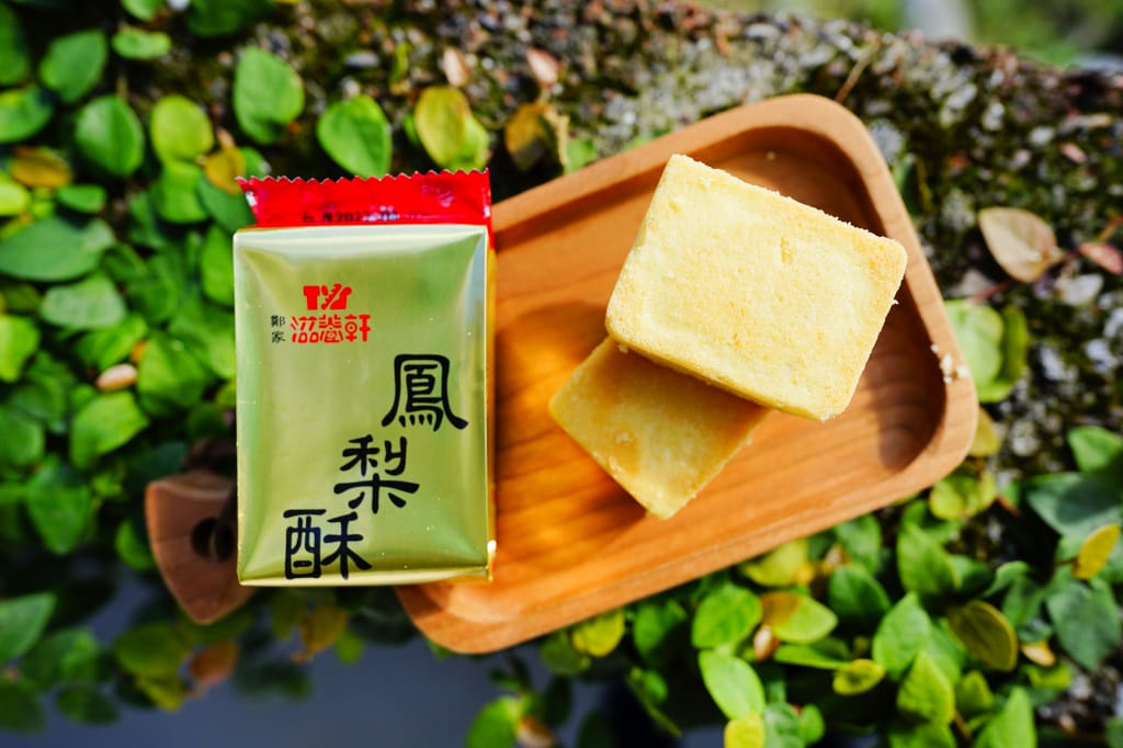 伴手禮|滋養軒春節禮盒 2022台南伴手禮推薦!新營老牌鳳梨酥 大三元鳳梨酥禮盒(鳳梨酥/土鳳梨酥/鳳黃酥) - 第4張圖 伴手禮|滋養軒春節禮盒 2022台南伴手禮推薦!新營老牌鳳梨酥 大三元鳳梨酥禮盒(鳳梨酥/土鳳梨酥/鳳黃酥)