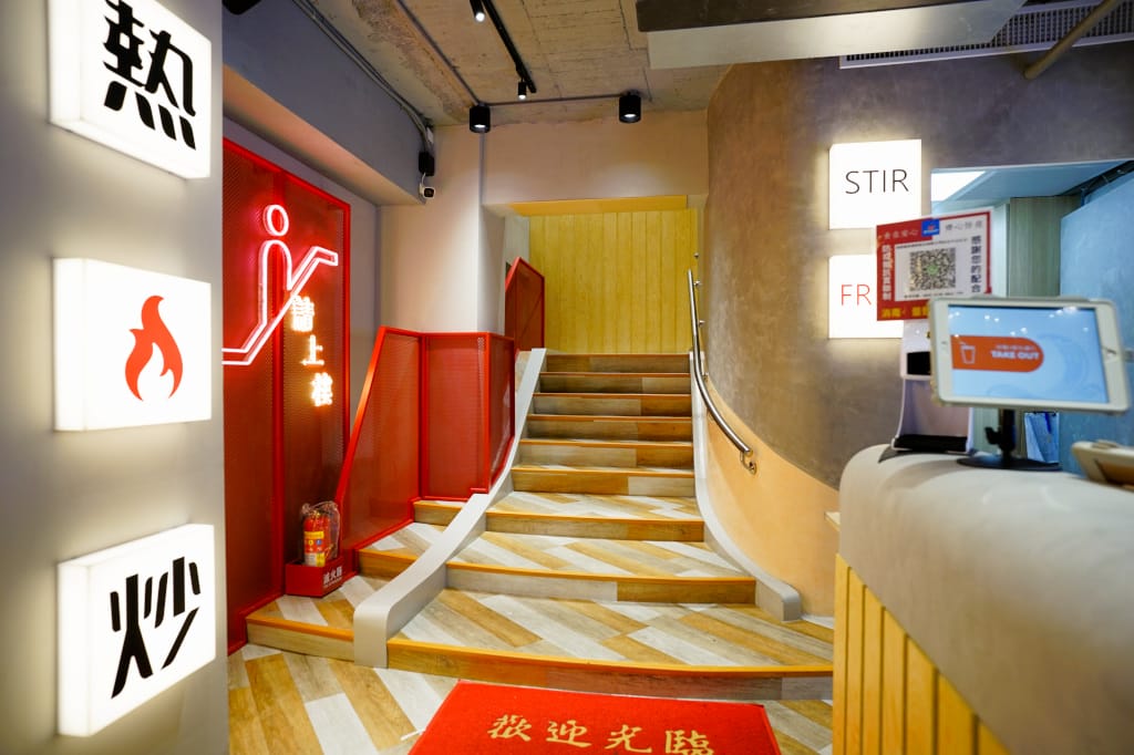 台北食記|港都熱炒(中山旗艦店) 台北優質熱炒、宵夜聚餐好選擇 適合外國人來訪的熱炒店推薦! - 第3張圖 台北食記|港都熱炒(中山旗艦店) 台北優質熱炒、宵夜聚餐好選擇 適合外國人來訪的熱炒店推薦!