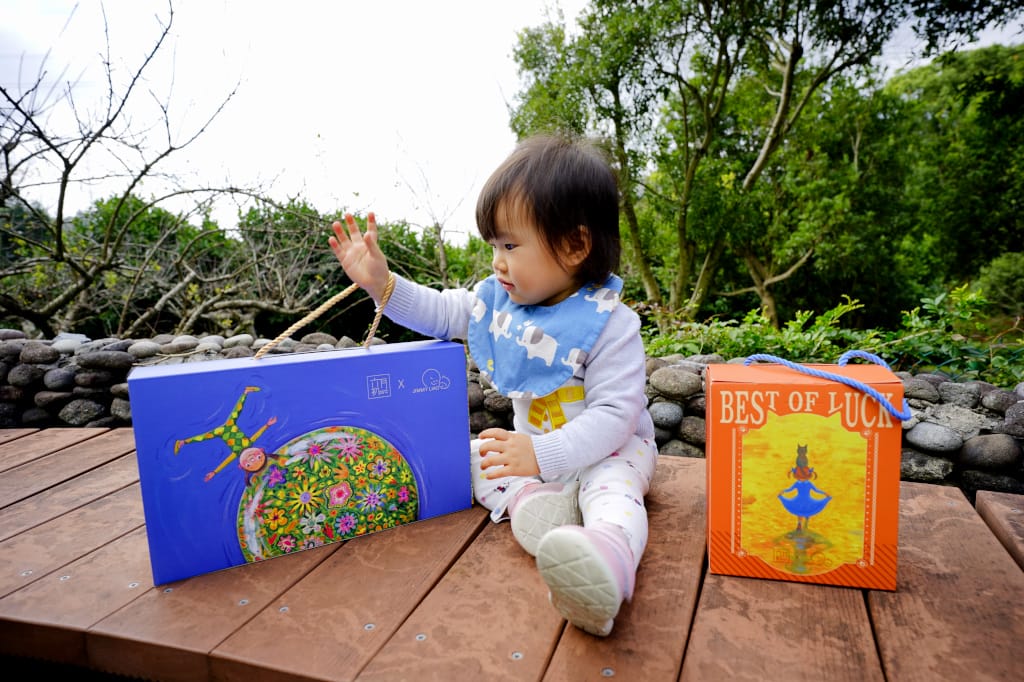 伴手禮|六月初一X幾米聯名彌月禮盒 8結蛋捲 蛋捲界團購冠軍、彌月禮盒推薦!(憑媽媽手冊可申請試吃) - 第3張圖 伴手禮|六月初一X幾米聯名彌月禮盒 8結蛋捲 蛋捲界團購冠軍、彌月禮盒推薦!(憑媽媽手冊可申請試吃)