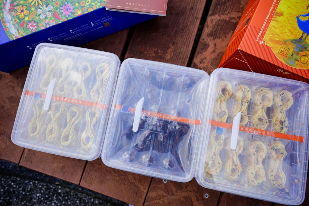 伴手禮|六月初一X幾米聯名彌月禮盒 8結蛋捲 蛋捲界團購冠軍、彌月禮盒推薦!(憑媽媽手冊可申請試吃) - 第7張圖 伴手禮|六月初一X幾米聯名彌月禮盒 8結蛋捲 蛋捲界團購冠軍、彌月禮盒推薦!(憑媽媽手冊可申請試吃)