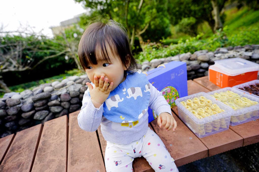 伴手禮|六月初一X幾米聯名彌月禮盒 8結蛋捲 蛋捲界團購冠軍、彌月禮盒推薦!(憑媽媽手冊可申請試吃) - 第15張圖 伴手禮|六月初一X幾米聯名彌月禮盒 8結蛋捲 蛋捲界團購冠軍、彌月禮盒推薦!(憑媽媽手冊可申請試吃)