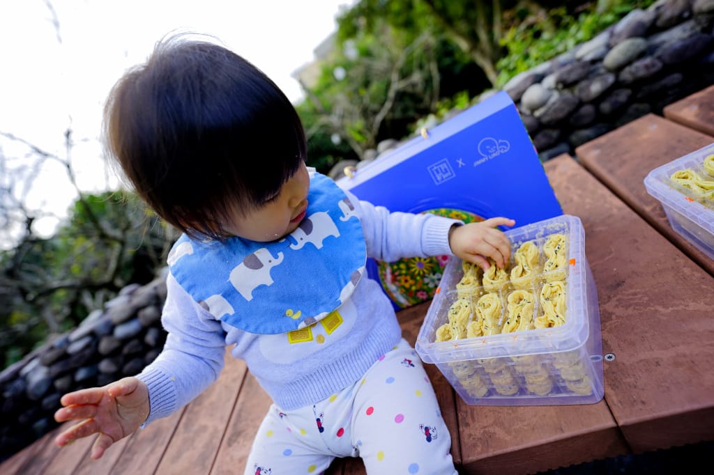 伴手禮|六月初一X幾米聯名彌月禮盒 8結蛋捲 蛋捲界團購冠軍、彌月禮盒推薦!(憑媽媽手冊可申請試吃) - 第17張圖 伴手禮|六月初一X幾米聯名彌月禮盒 8結蛋捲 蛋捲界團購冠軍、彌月禮盒推薦!(憑媽媽手冊可申請試吃)