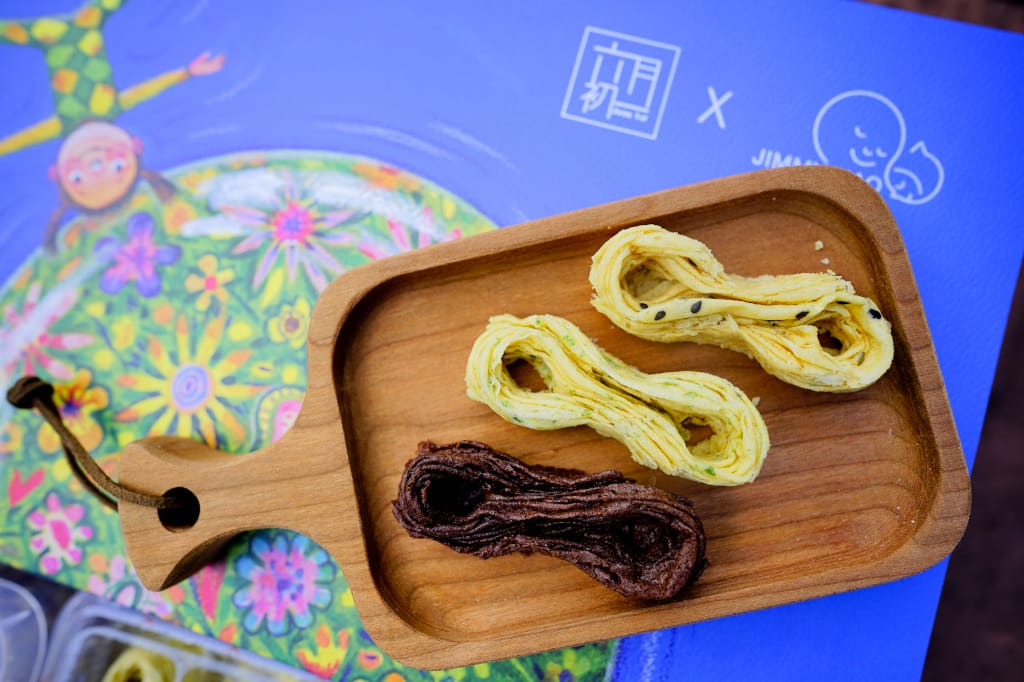 伴手禮|六月初一X幾米聯名彌月禮盒 8結蛋捲 蛋捲界團購冠軍、彌月禮盒推薦!(憑媽媽手冊可申請試吃) - 第12張圖 伴手禮|六月初一X幾米聯名彌月禮盒 8結蛋捲 蛋捲界團購冠軍、彌月禮盒推薦!(憑媽媽手冊可申請試吃)