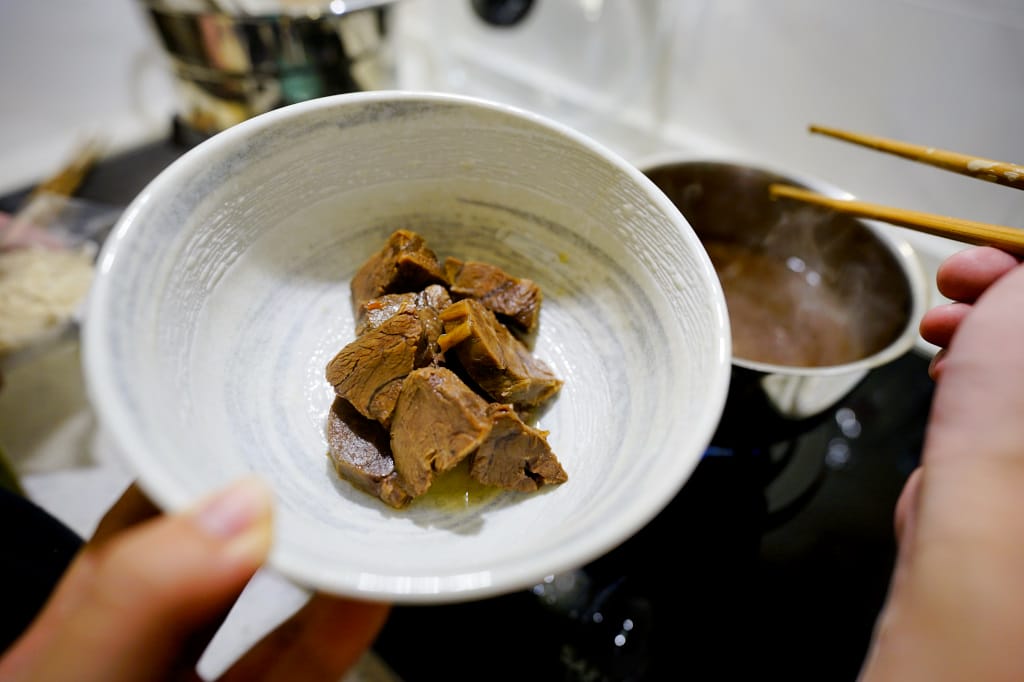 料理｜冷凍宅配料理包推薦！天冷暖胃湯品 混董創食 – 4.4盎司牛肉麵/煨湯禮盒開箱試吃心得