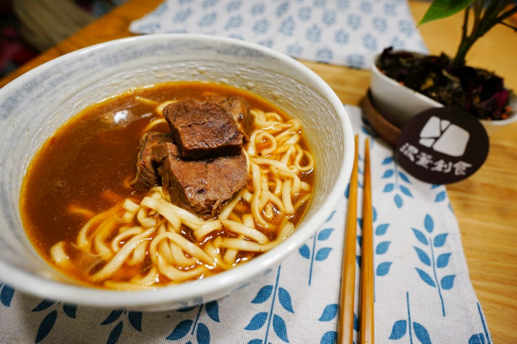 料理｜冷凍宅配料理包推薦！天冷暖胃湯品 混董創食 – 4.4盎司牛肉麵/煨湯禮盒開箱試吃心得