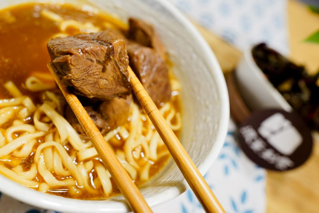 料理｜冷凍宅配料理包推薦！天冷暖胃湯品 混董創食 – 4.4盎司牛肉麵/煨湯禮盒開箱試吃心得