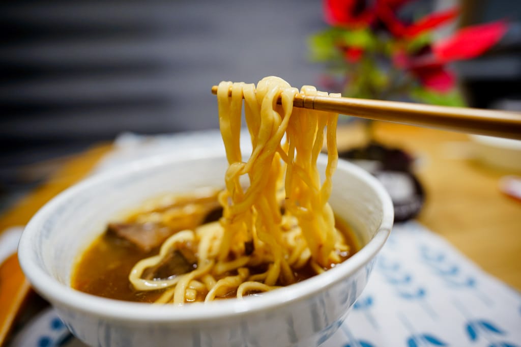 料理｜冷凍宅配料理包推薦！天冷暖胃湯品 混董創食 – 4.4盎司牛肉麵/煨湯禮盒開箱試吃心得