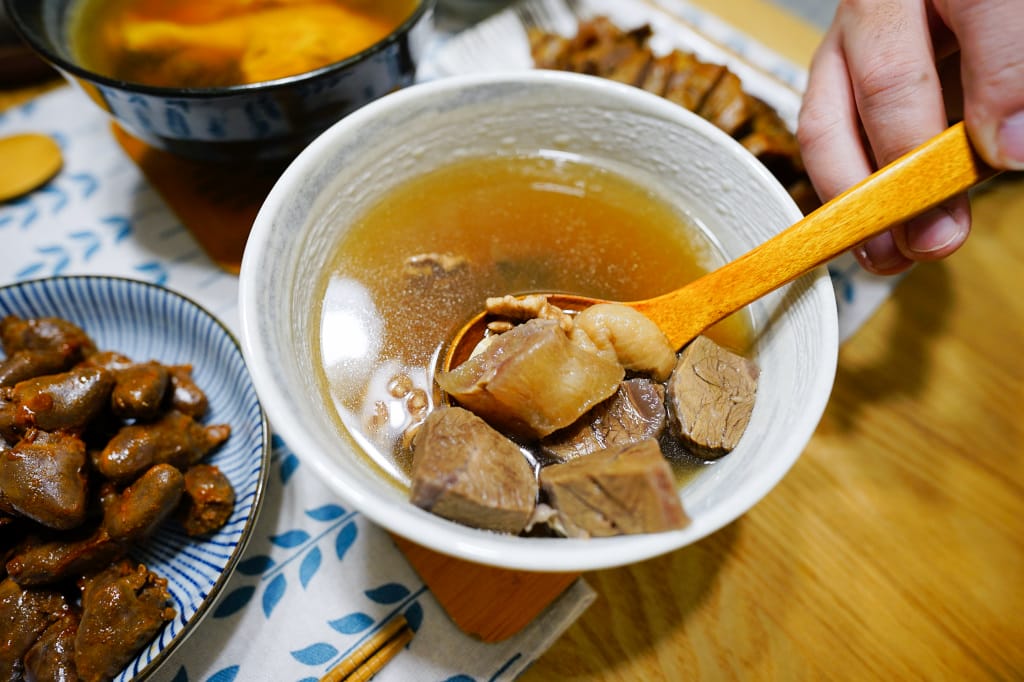 料理｜冷凍宅配料理包推薦！天冷暖胃湯品 混董創食 – 4.4盎司牛肉麵/煨湯禮盒開箱試吃心得