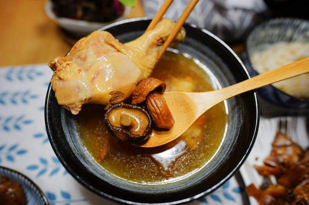 料理｜冷凍宅配料理包推薦！天冷暖胃湯品 混董創食 – 4.4盎司牛肉麵/煨湯禮盒開箱試吃心得