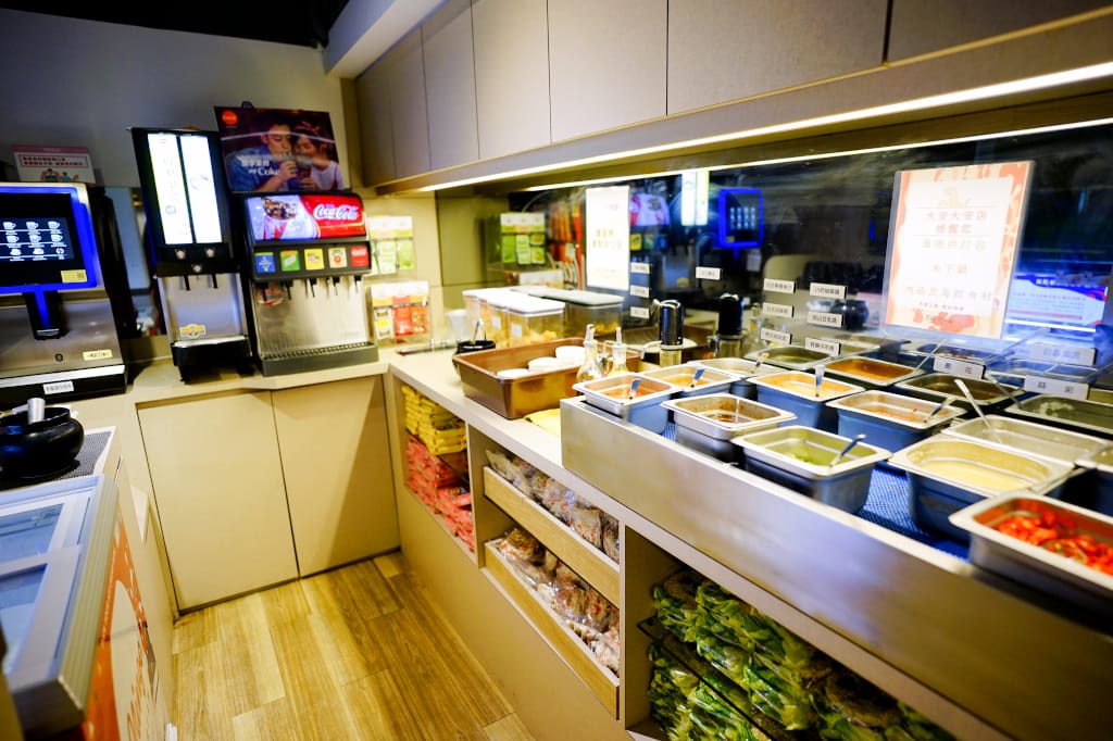 台北食記|東區宵夜新選擇 全台最大火鍋集團排隊宵夜名店 樂多多集團旗下肉多多火鍋插旗台北東區(大安大安店) 華麗海鮮+浮誇肉蛋糕+龍王麻辣湯推薦! - 第7張圖 台北食記|東區宵夜新選擇 全台最大火鍋集團排隊宵夜名店 樂多多集團旗下肉多多火鍋插旗台北東區(大安大安店) 華麗海鮮+浮誇肉蛋糕+龍王麻辣湯推薦!