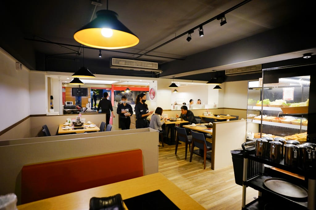 台北食記|東區宵夜新選擇 全台最大火鍋集團排隊宵夜名店 樂多多集團旗下肉多多火鍋插旗台北東區(大安大安店) 華麗海鮮+浮誇肉蛋糕+龍王麻辣湯推薦! - 第4張圖 台北食記|東區宵夜新選擇 全台最大火鍋集團排隊宵夜名店 樂多多集團旗下肉多多火鍋插旗台北東區(大安大安店) 華麗海鮮+浮誇肉蛋糕+龍王麻辣湯推薦!