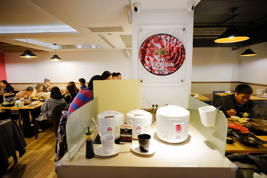 台北食記|東區宵夜新選擇 全台最大火鍋集團排隊宵夜名店 樂多多集團旗下肉多多火鍋插旗台北東區(大安大安店) 華麗海鮮+浮誇肉蛋糕+龍王麻辣湯推薦! - 第8張圖 台北食記|東區宵夜新選擇 全台最大火鍋集團排隊宵夜名店 樂多多集團旗下肉多多火鍋插旗台北東區(大安大安店) 華麗海鮮+浮誇肉蛋糕+龍王麻辣湯推薦!