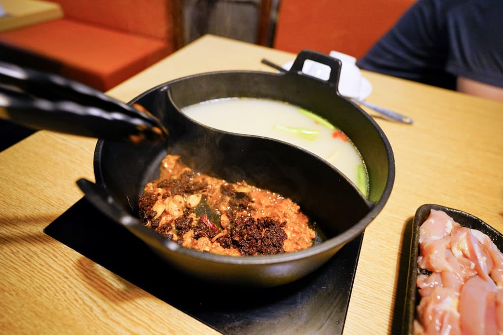 台北食記|東區宵夜新選擇 全台最大火鍋集團排隊宵夜名店 樂多多集團旗下肉多多火鍋插旗台北東區(大安大安店) 華麗海鮮+浮誇肉蛋糕+龍王麻辣湯推薦! - 第11張圖 台北食記|東區宵夜新選擇 全台最大火鍋集團排隊宵夜名店 樂多多集團旗下肉多多火鍋插旗台北東區(大安大安店) 華麗海鮮+浮誇肉蛋糕+龍王麻辣湯推薦!
