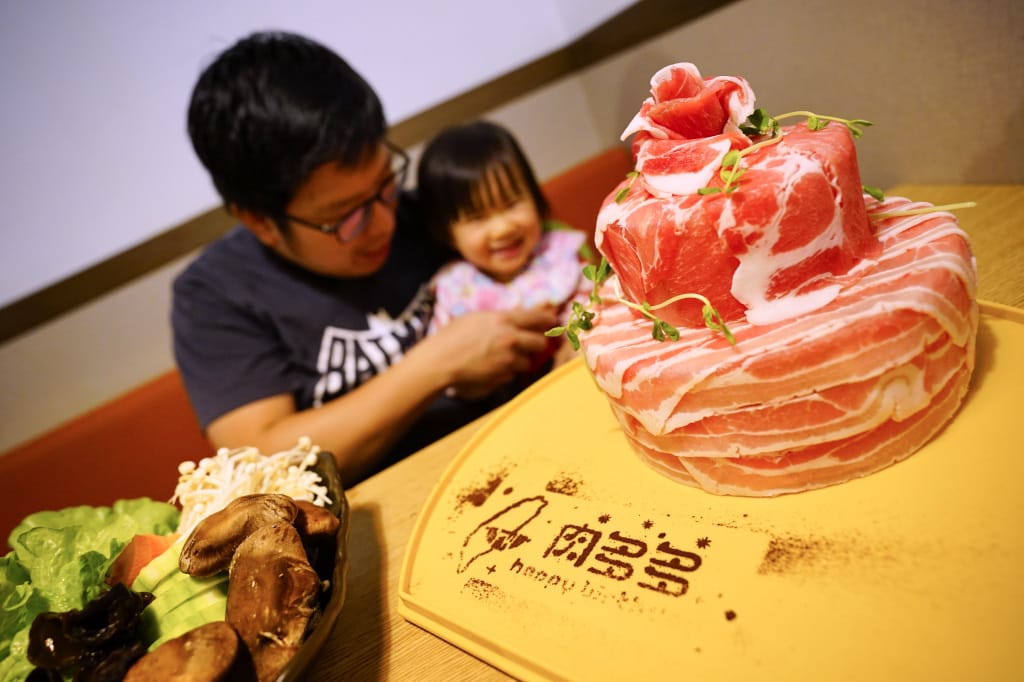 台北食記|東區宵夜新選擇 全台最大火鍋集團排隊宵夜名店 樂多多集團旗下肉多多火鍋插旗台北東區(大安大安店) 華麗海鮮+浮誇肉蛋糕+龍王麻辣湯推薦! - 第13張圖 台北食記|東區宵夜新選擇 全台最大火鍋集團排隊宵夜名店 樂多多集團旗下肉多多火鍋插旗台北東區(大安大安店) 華麗海鮮+浮誇肉蛋糕+龍王麻辣湯推薦!