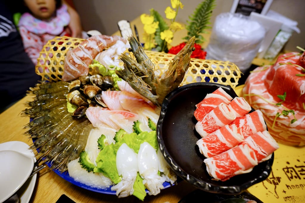 台北食記|東區宵夜新選擇 全台最大火鍋集團排隊宵夜名店 樂多多集團旗下肉多多火鍋插旗台北東區(大安大安店) 華麗海鮮+浮誇肉蛋糕+龍王麻辣湯推薦! - 第15張圖 台北食記|東區宵夜新選擇 全台最大火鍋集團排隊宵夜名店 樂多多集團旗下肉多多火鍋插旗台北東區(大安大安店) 華麗海鮮+浮誇肉蛋糕+龍王麻辣湯推薦!