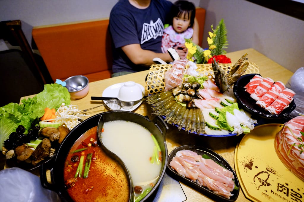 台北食記|東區宵夜新選擇 全台最大火鍋集團排隊宵夜名店 樂多多集團旗下肉多多火鍋插旗台北東區(大安大安店) 華麗海鮮+浮誇肉蛋糕+龍王麻辣湯推薦! - 第17張圖 台北食記|東區宵夜新選擇 全台最大火鍋集團排隊宵夜名店 樂多多集團旗下肉多多火鍋插旗台北東區(大安大安店) 華麗海鮮+浮誇肉蛋糕+龍王麻辣湯推薦!