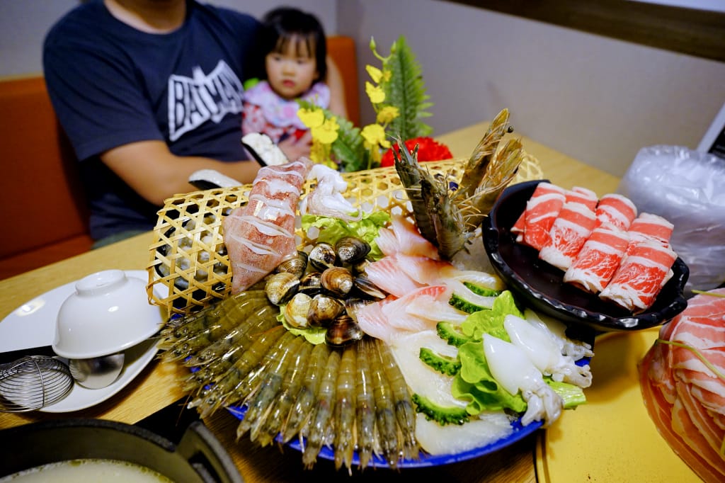 台北食記|東區宵夜新選擇 全台最大火鍋集團排隊宵夜名店 樂多多集團旗下肉多多火鍋插旗台北東區(大安大安店) 華麗海鮮+浮誇肉蛋糕+龍王麻辣湯推薦! - 第19張圖 台北食記|東區宵夜新選擇 全台最大火鍋集團排隊宵夜名店 樂多多集團旗下肉多多火鍋插旗台北東區(大安大安店) 華麗海鮮+浮誇肉蛋糕+龍王麻辣湯推薦!