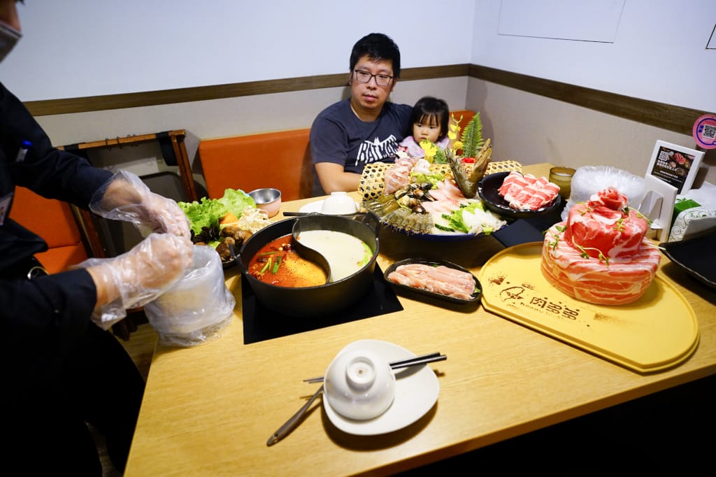 台北食記|東區宵夜新選擇 全台最大火鍋集團排隊宵夜名店 樂多多集團旗下肉多多火鍋插旗台北東區(大安大安店) 華麗海鮮+浮誇肉蛋糕+龍王麻辣湯推薦! - 第20張圖 台北食記|東區宵夜新選擇 全台最大火鍋集團排隊宵夜名店 樂多多集團旗下肉多多火鍋插旗台北東區(大安大安店) 華麗海鮮+浮誇肉蛋糕+龍王麻辣湯推薦!