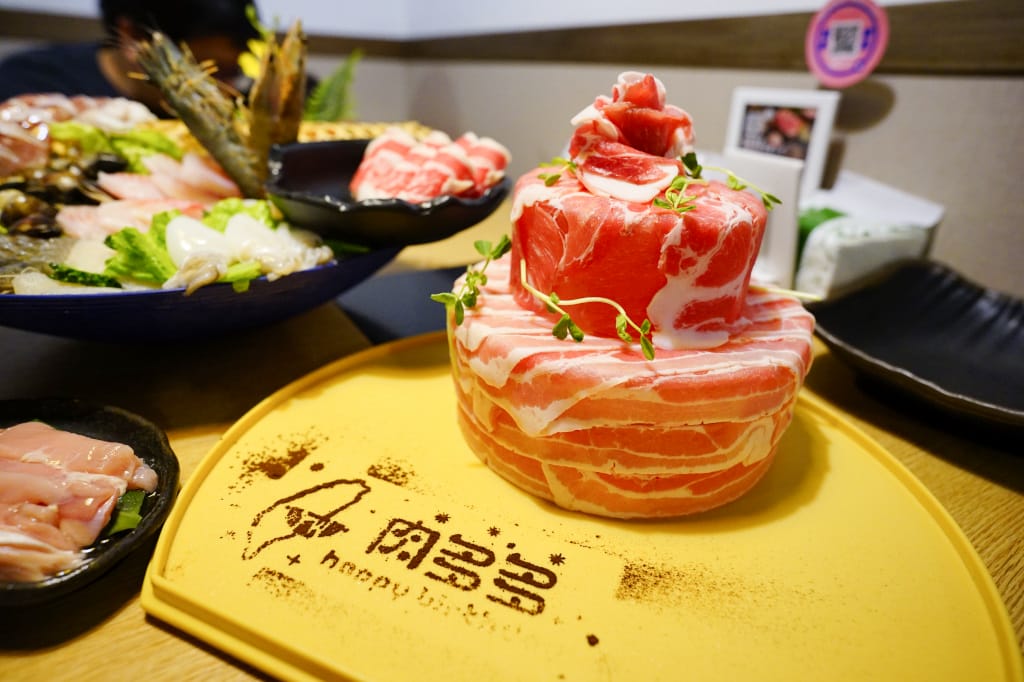 台北食記|東區宵夜新選擇 全台最大火鍋集團排隊宵夜名店 樂多多集團旗下肉多多火鍋插旗台北東區(大安大安店) 華麗海鮮+浮誇肉蛋糕+龍王麻辣湯推薦! - 第14張圖 台北食記|東區宵夜新選擇 全台最大火鍋集團排隊宵夜名店 樂多多集團旗下肉多多火鍋插旗台北東區(大安大安店) 華麗海鮮+浮誇肉蛋糕+龍王麻辣湯推薦!