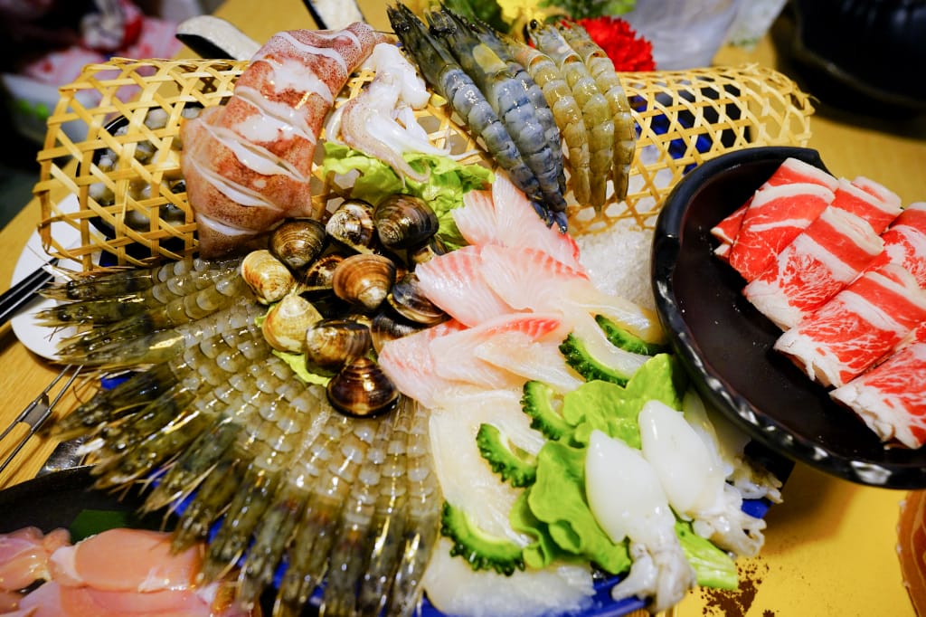 台北食記|東區宵夜新選擇 全台最大火鍋集團排隊宵夜名店 樂多多集團旗下肉多多火鍋插旗台北東區(大安大安店) 華麗海鮮+浮誇肉蛋糕+龍王麻辣湯推薦! - 第26張圖 台北食記|東區宵夜新選擇 全台最大火鍋集團排隊宵夜名店 樂多多集團旗下肉多多火鍋插旗台北東區(大安大安店) 華麗海鮮+浮誇肉蛋糕+龍王麻辣湯推薦!