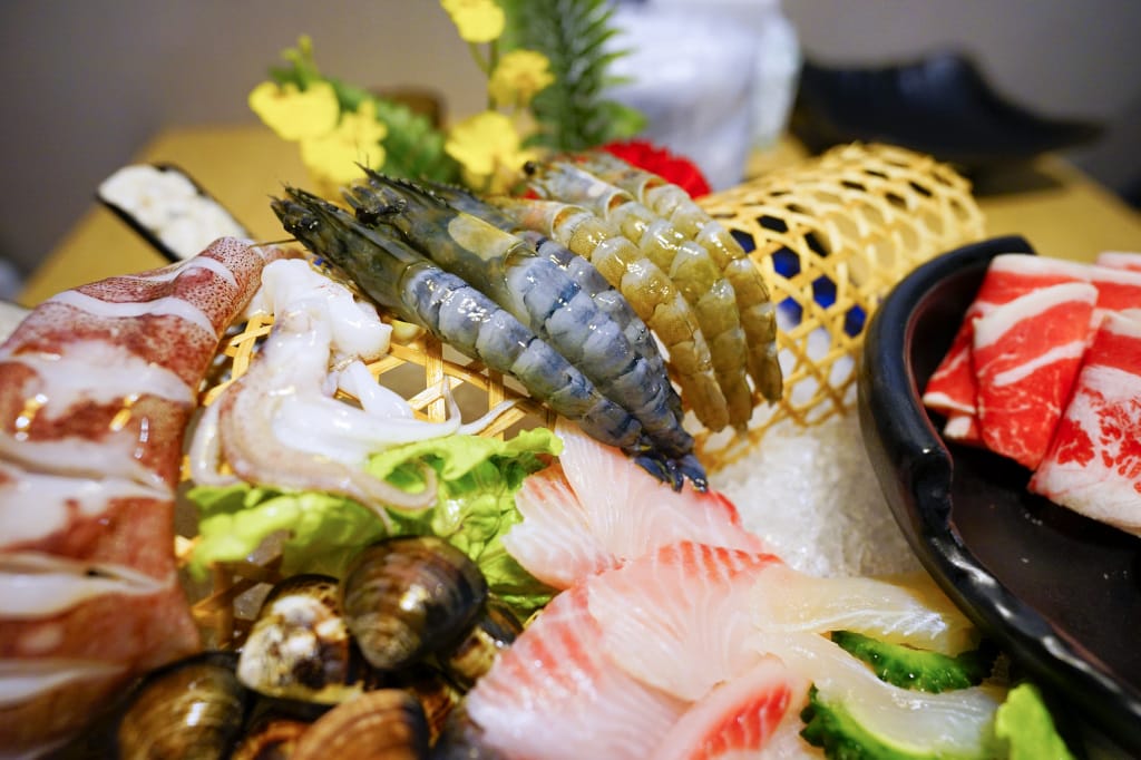 台北食記|東區宵夜新選擇 全台最大火鍋集團排隊宵夜名店 樂多多集團旗下肉多多火鍋插旗台北東區(大安大安店) 華麗海鮮+浮誇肉蛋糕+龍王麻辣湯推薦! - 第22張圖 台北食記|東區宵夜新選擇 全台最大火鍋集團排隊宵夜名店 樂多多集團旗下肉多多火鍋插旗台北東區(大安大安店) 華麗海鮮+浮誇肉蛋糕+龍王麻辣湯推薦!