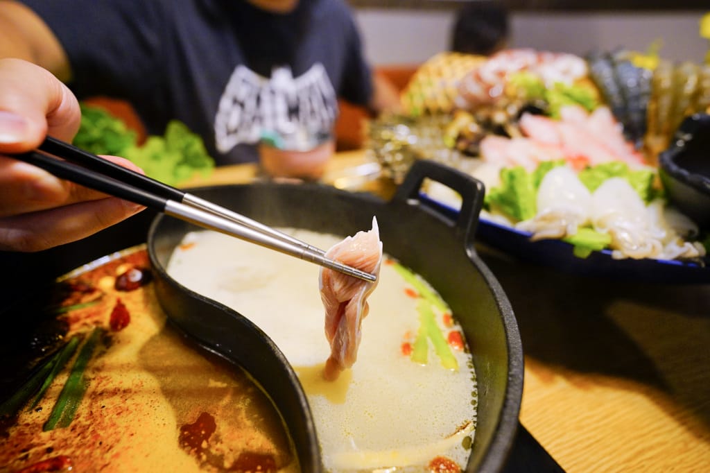 台北食記|東區宵夜新選擇 全台最大火鍋集團排隊宵夜名店 樂多多集團旗下肉多多火鍋插旗台北東區(大安大安店) 華麗海鮮+浮誇肉蛋糕+龍王麻辣湯推薦! - 第18張圖 台北食記|東區宵夜新選擇 全台最大火鍋集團排隊宵夜名店 樂多多集團旗下肉多多火鍋插旗台北東區(大安大安店) 華麗海鮮+浮誇肉蛋糕+龍王麻辣湯推薦!