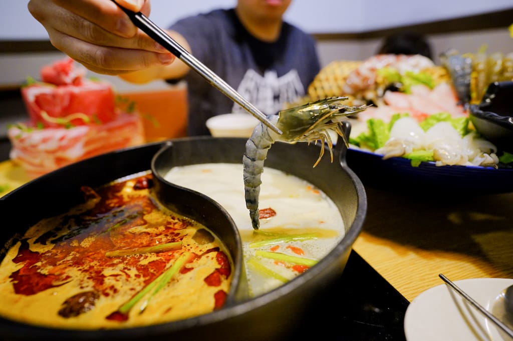 台北食記|東區宵夜新選擇 全台最大火鍋集團排隊宵夜名店 樂多多集團旗下肉多多火鍋插旗台北東區(大安大安店) 華麗海鮮+浮誇肉蛋糕+龍王麻辣湯推薦! - 第23張圖 台北食記|東區宵夜新選擇 全台最大火鍋集團排隊宵夜名店 樂多多集團旗下肉多多火鍋插旗台北東區(大安大安店) 華麗海鮮+浮誇肉蛋糕+龍王麻辣湯推薦!