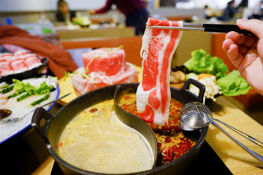 台北食記|東區宵夜新選擇 全台最大火鍋集團排隊宵夜名店 樂多多集團旗下肉多多火鍋插旗台北東區(大安大安店) 華麗海鮮+浮誇肉蛋糕+龍王麻辣湯推薦! - 第16張圖 台北食記|東區宵夜新選擇 全台最大火鍋集團排隊宵夜名店 樂多多集團旗下肉多多火鍋插旗台北東區(大安大安店) 華麗海鮮+浮誇肉蛋糕+龍王麻辣湯推薦!