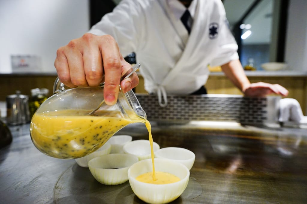 新北食記｜肉多多火鍋新品牌 明水然・樂(林口昕境店) 林口日式鐵板燒 日本A5和牛、龍蝦三吃 無菜單料理推薦！昕境廣場餐廳新開幕~ - 奇奇一起玩樂趣