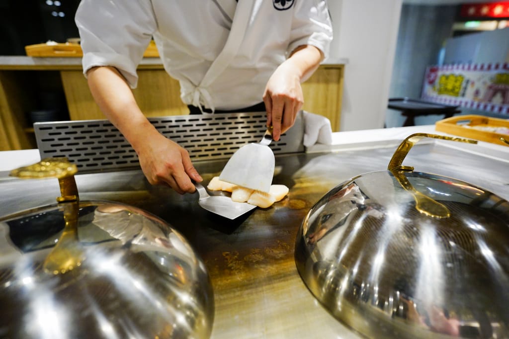 新北食記｜肉多多火鍋新品牌 明水然・樂(林口昕境店) 林口日式鐵板燒 日本A5和牛、龍蝦三吃 無菜單料理推薦！昕境廣場餐廳新開幕~ - 奇奇一起玩樂趣