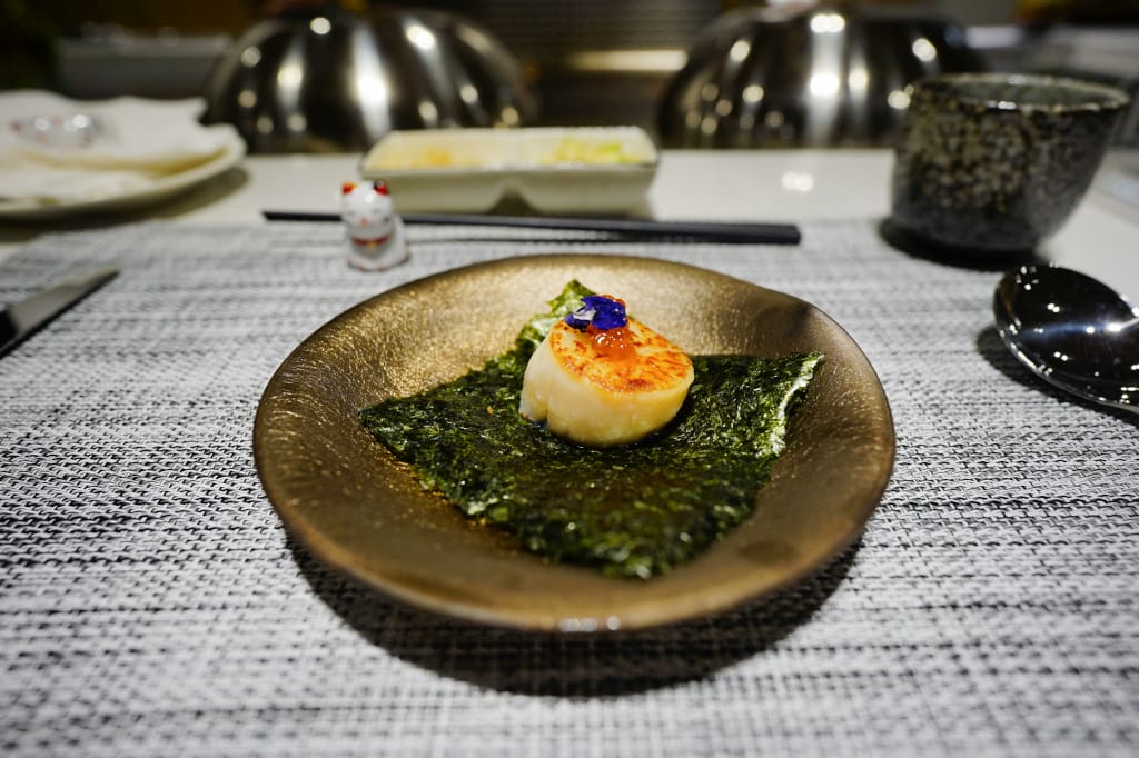 新北食記｜肉多多火鍋新品牌 明水然・樂(林口昕境店) 林口日式鐵板燒 日本A5和牛、龍蝦三吃 無菜單料理推薦！昕境廣場餐廳新開幕~ - 奇奇一起玩樂趣