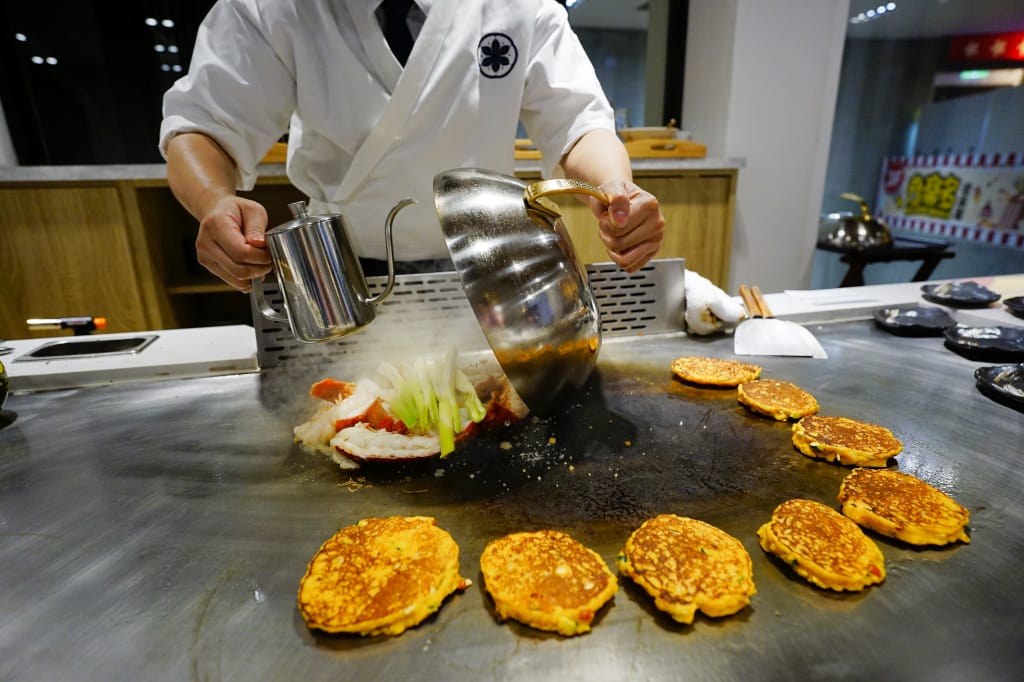新北食記｜肉多多火鍋新品牌 明水然・樂(林口昕境店) 林口日式鐵板燒 日本A5和牛、龍蝦三吃 無菜單料理推薦！昕境廣場餐廳新開幕~ - 奇奇一起玩樂趣