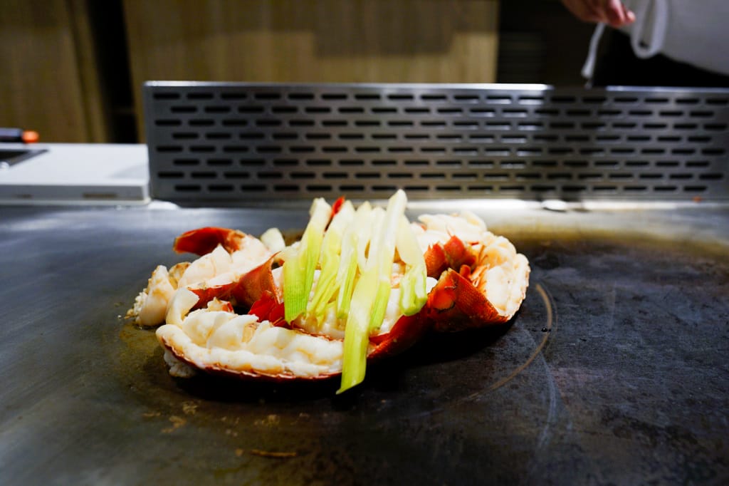 新北食記｜肉多多火鍋新品牌 明水然・樂(林口昕境店) 林口日式鐵板燒 日本A5和牛、龍蝦三吃 無菜單料理推薦！昕境廣場餐廳新開幕~ - 奇奇一起玩樂趣