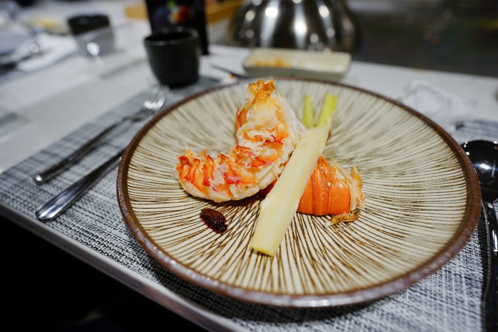 新北食記｜肉多多火鍋新品牌 明水然・樂(林口昕境店) 林口日式鐵板燒 日本A5和牛、龍蝦三吃 無菜單料理推薦！昕境廣場餐廳新開幕~ - 奇奇一起玩樂趣