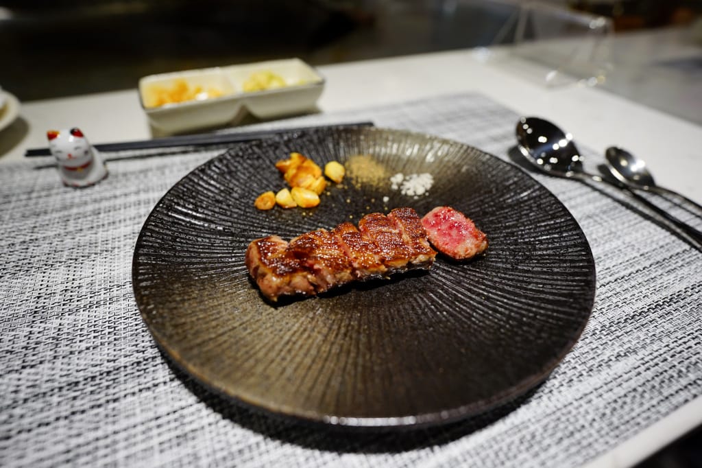 新北食記｜肉多多火鍋新品牌 明水然・樂(林口昕境店) 林口日式鐵板燒 日本A5和牛、龍蝦三吃 無菜單料理推薦！昕境廣場餐廳新開幕~ - 奇奇一起玩樂趣