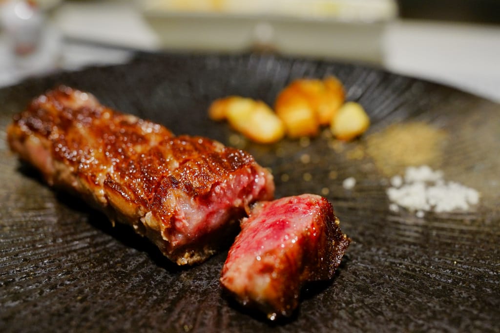 新北食記｜肉多多火鍋新品牌 明水然・樂(林口昕境店) 林口日式鐵板燒 日本A5和牛、龍蝦三吃 無菜單料理推薦！昕境廣場餐廳新開幕~ - 奇奇一起玩樂趣